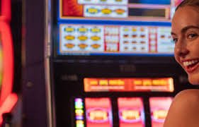 Pengalaman bermain live casino dengan dealer asli melalui platform digital yang interaktif